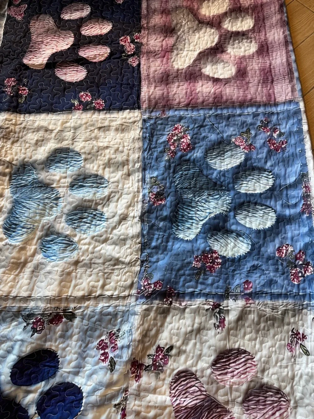 Patchwork Paw Print Quilt/Bedspread 2 Pillow Cases Pet Lover’s Gift